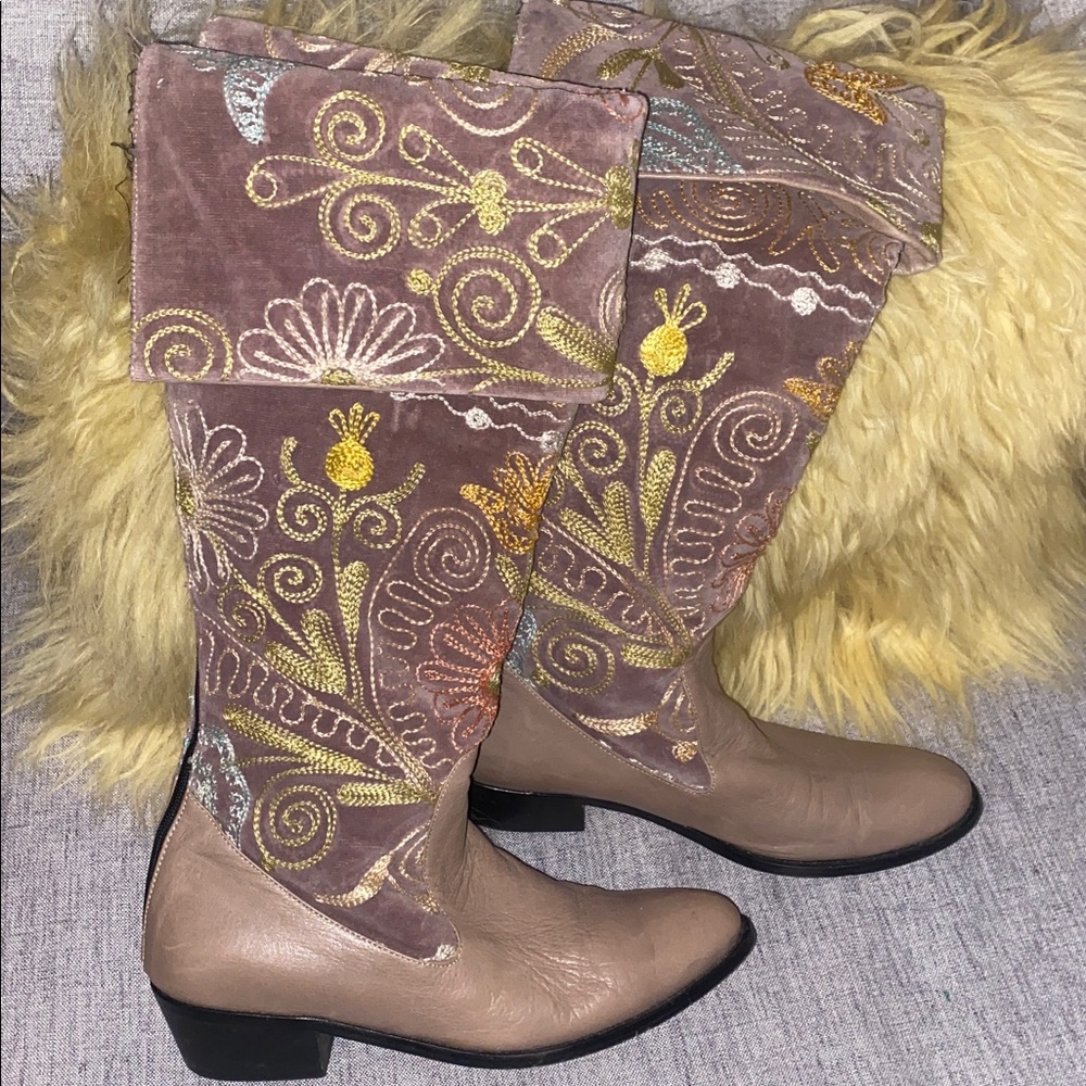 Zeyzani Custom Embroidered Leather Boots - Picture 3 of 7